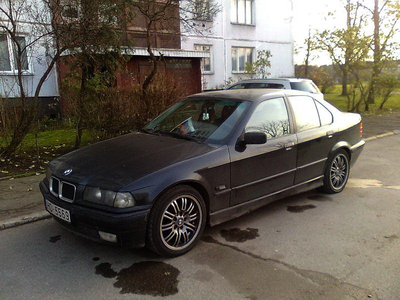 2008-11-26 19:51:48: My BMW =]